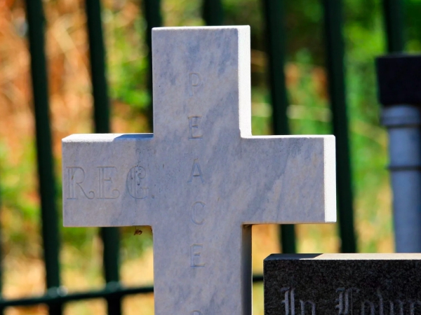 Как хоронят самоубийц: похороны и отпевание, отношение церкви